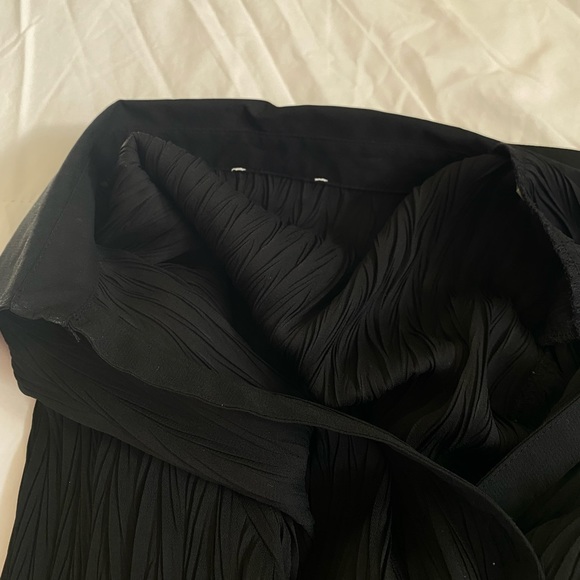 NICOLA Black Ridged Detailed Button Down Blouse - Picture 3 of 6